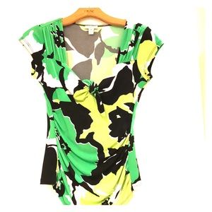 Cache top with tie in the front.